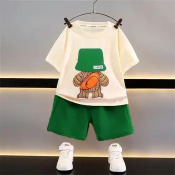 Летний костюм для маленьких мальчиков 2024 года, модный рюкзак с медведем, футболка с принтом, топ + шорты, детская одежда, комплект из 2 предметов 18