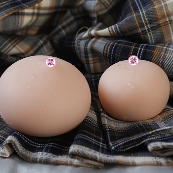 Разжатую имитацию груди можно вставить для мастурбации мужскими секс-игрушками 12